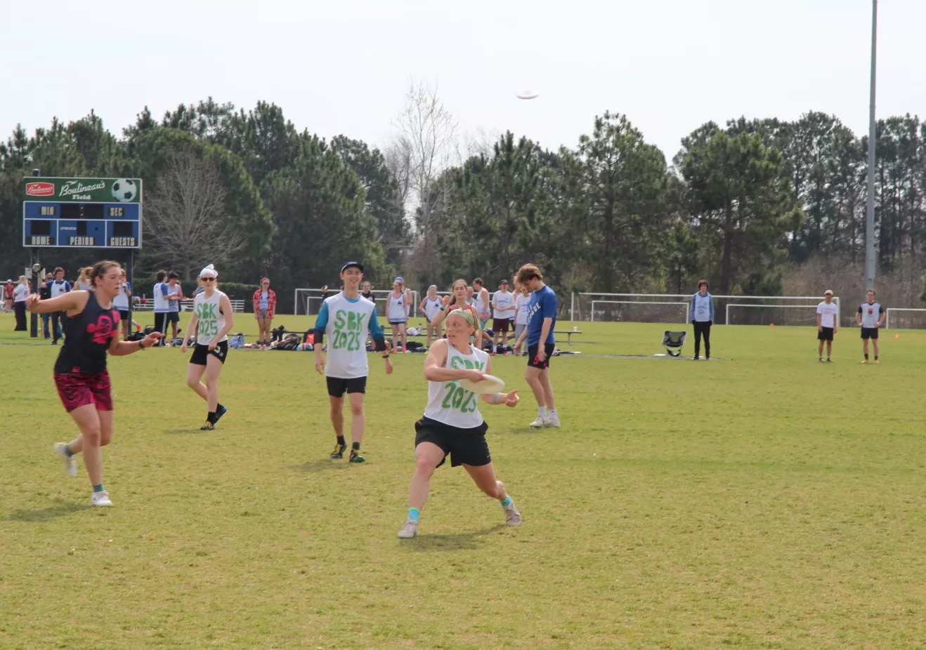 students playing ultimate frisbee