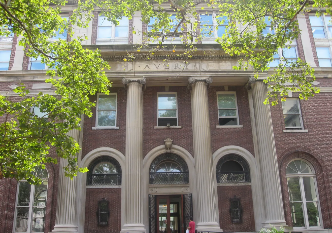  Johanna Gosse, History of Art PhD '14, named Mellon Postdoctoral Fellow 