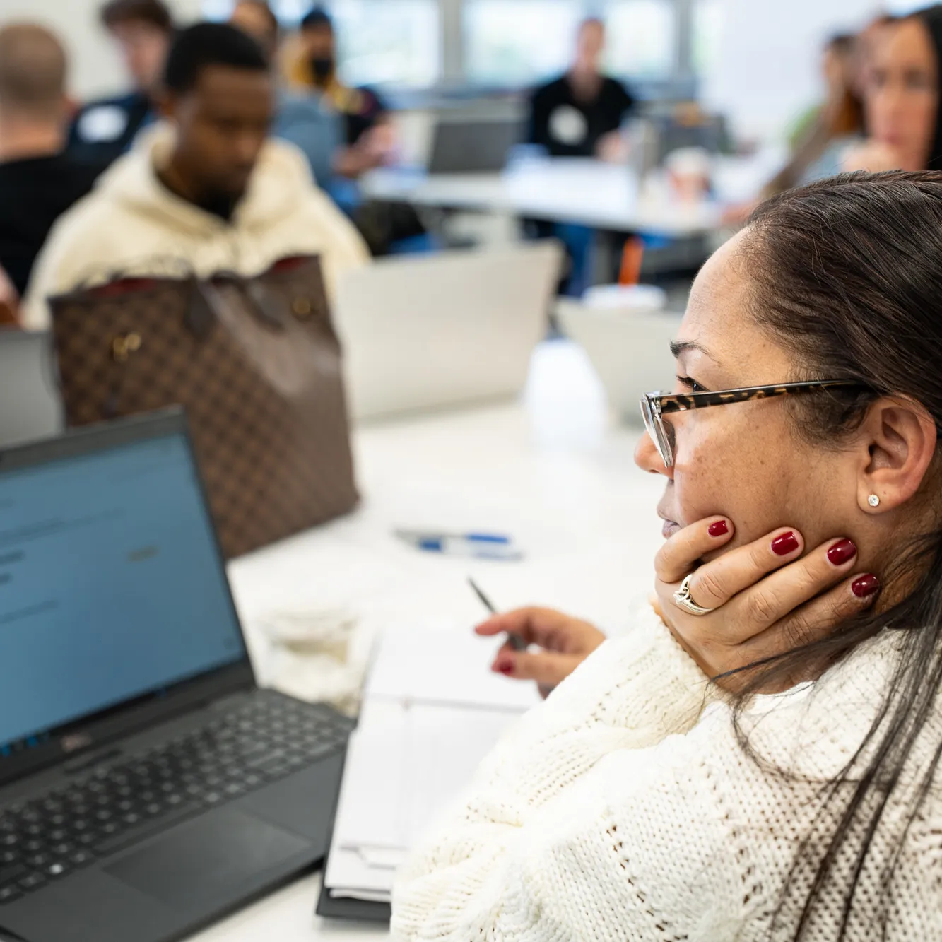 neli-laptop-student