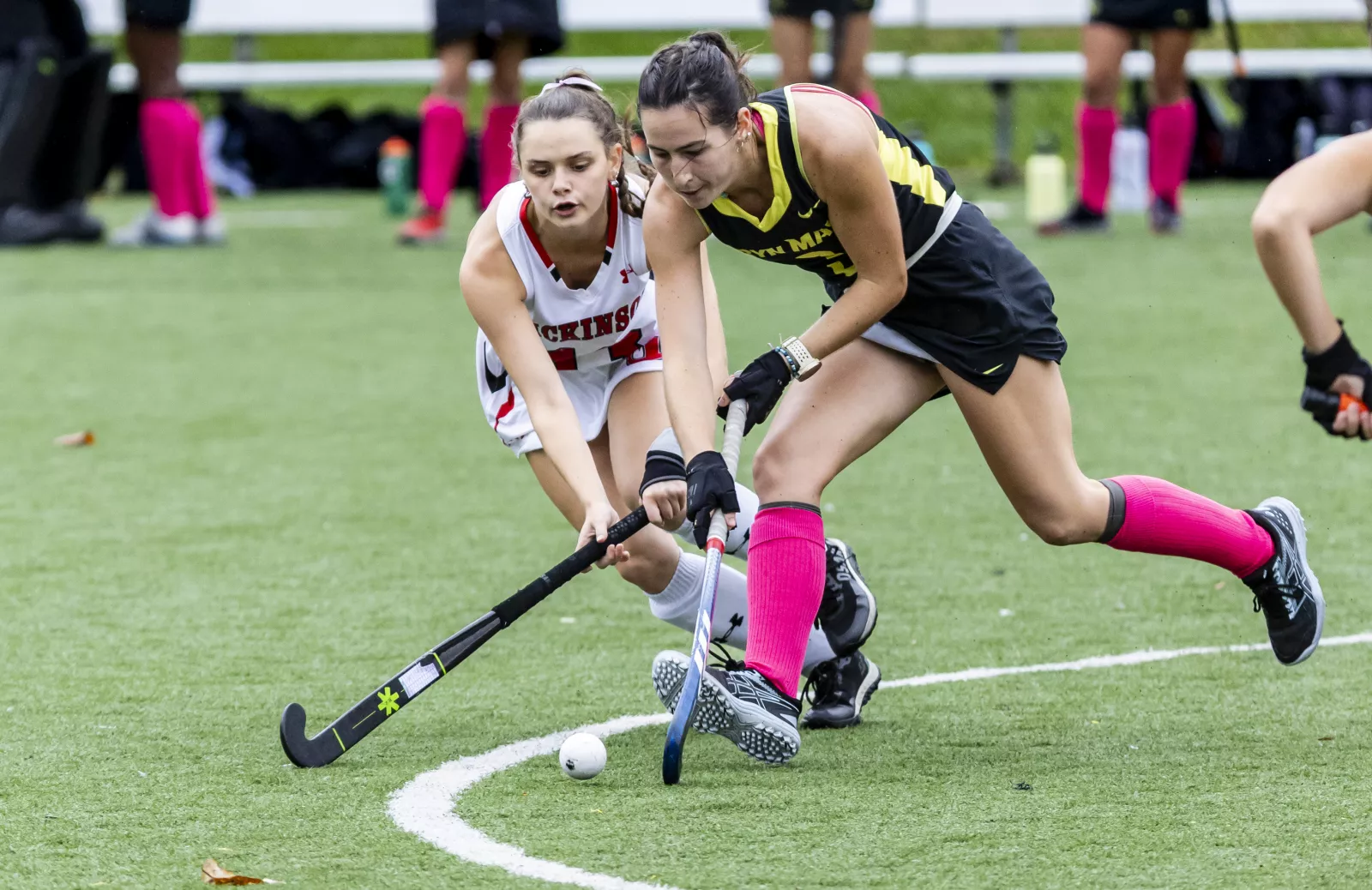 Eva Yacura playing field hockey.