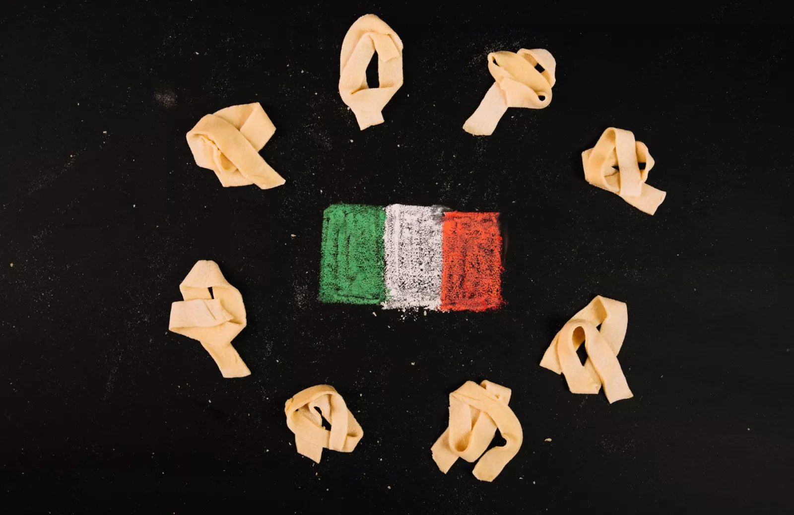 pasta-around-italian-flag