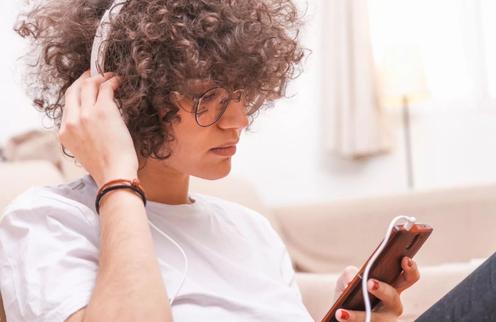 stock-student-listening-headphones