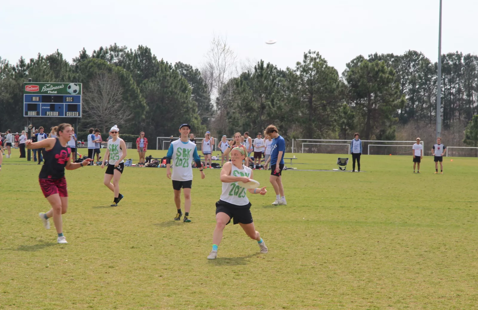 students playing ultimate frisbee