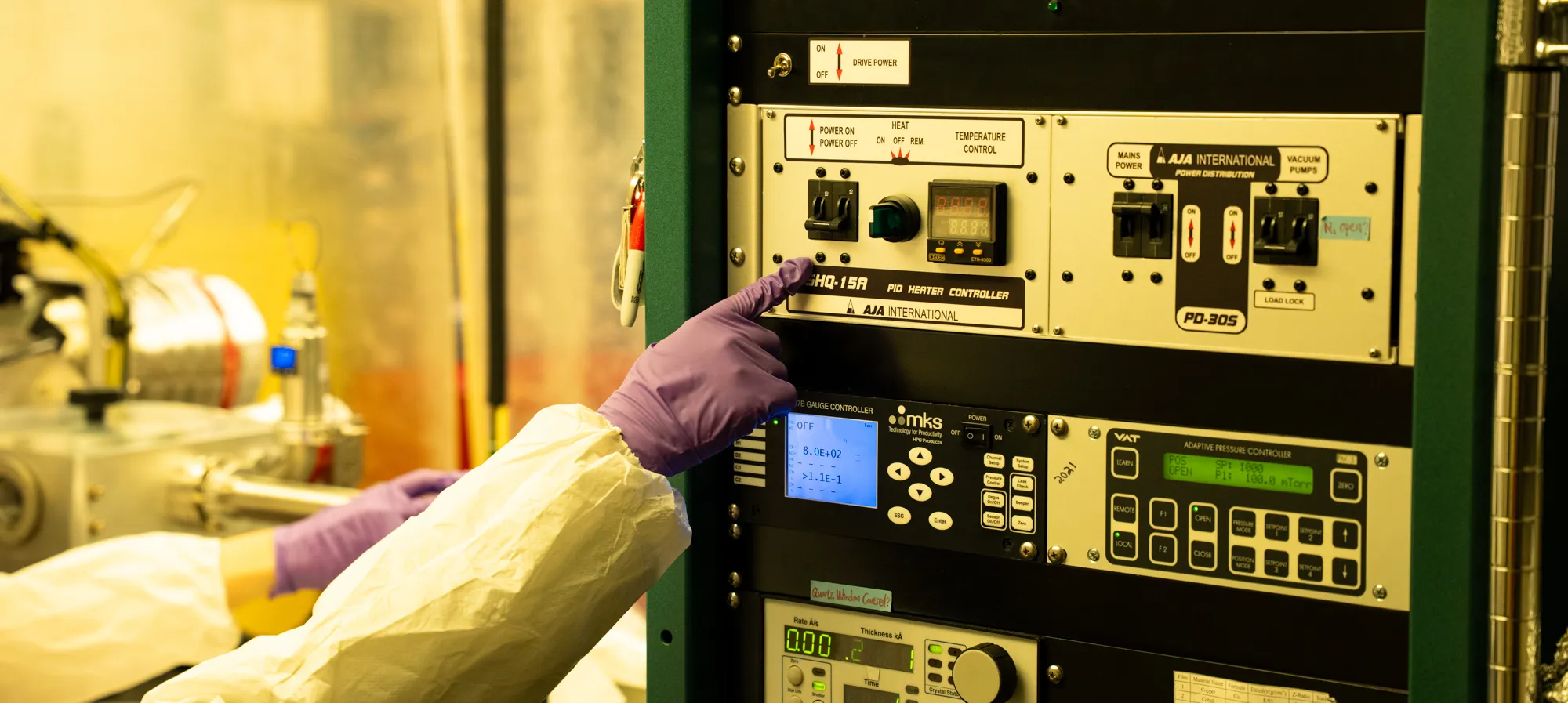 Information on quantum research machines being taught to student researchers