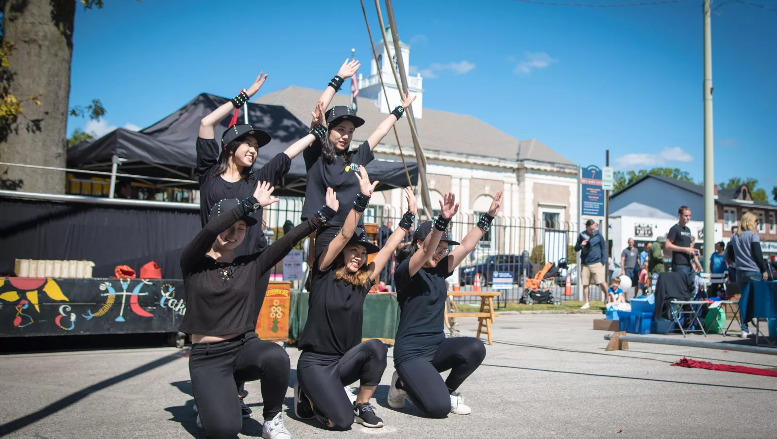 choom boom dancers