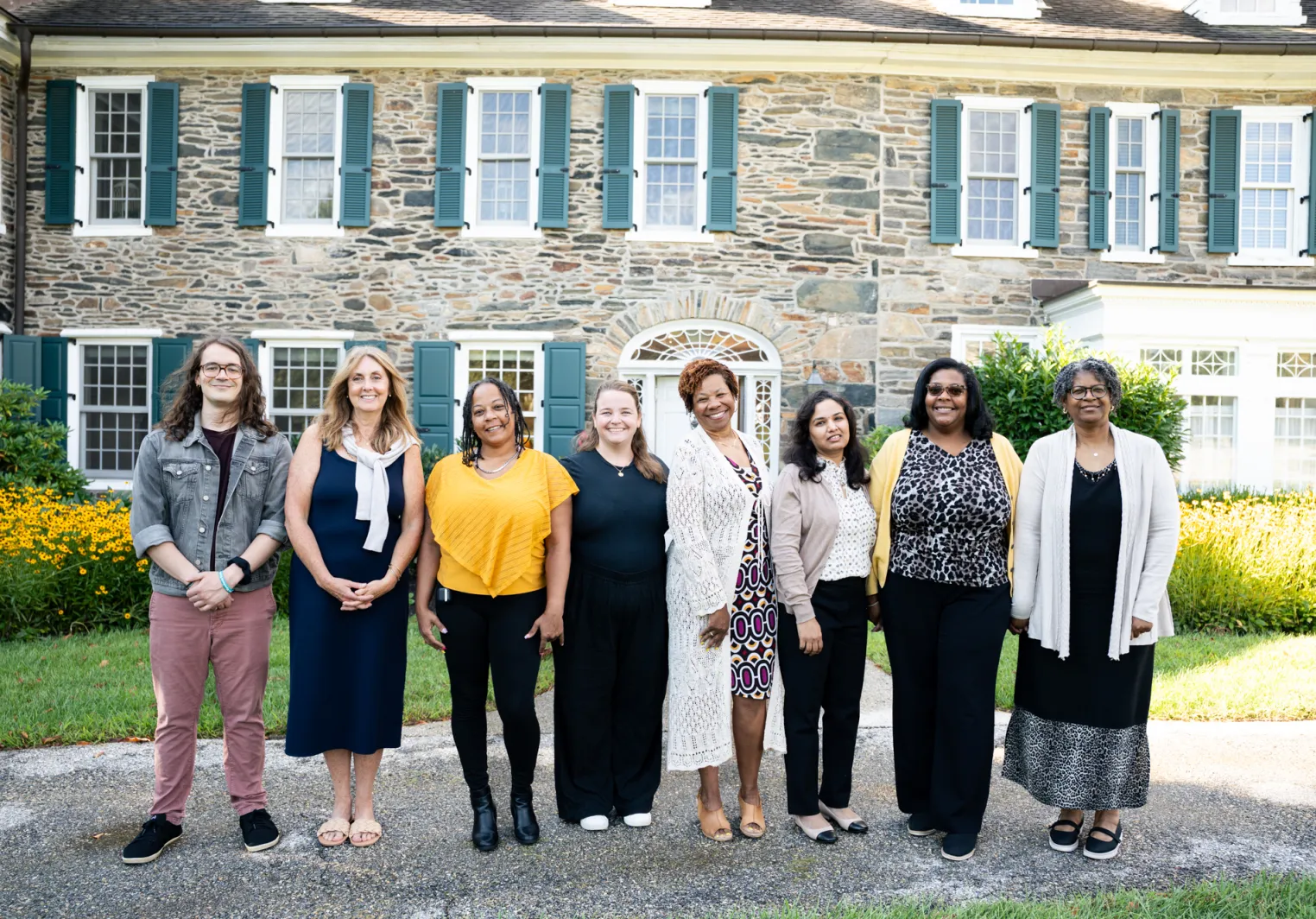 The Financial Aid team in front of Wyndham Alumnae House