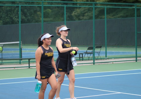 Wynn Bryant and Kelly Cole on a tennis court