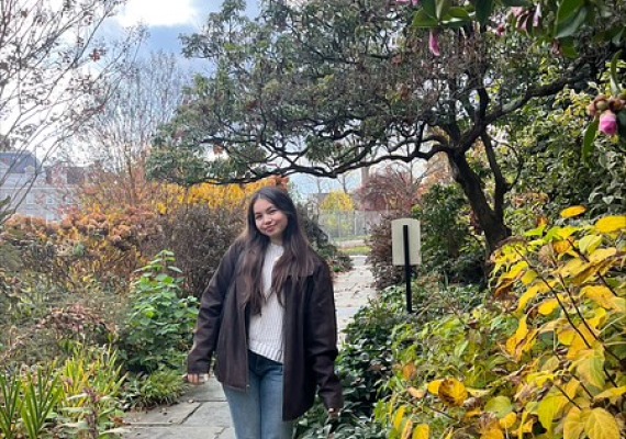 Hana Sandomirsky '26 stands in a garden