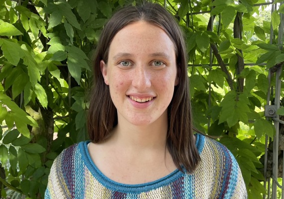 Headshot of Natasha Ring '26 in front of a leafy background