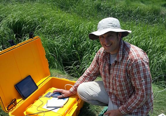 Associate Professor of Biology Thomas Mozdzer