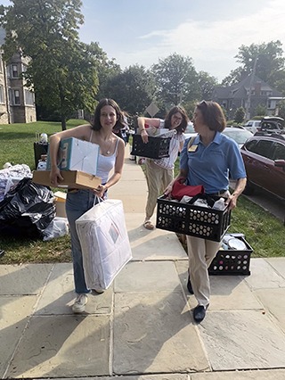 Wendy Cadge helps a student move in