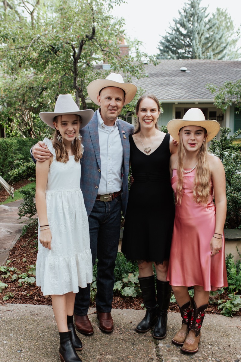 Abraham Nussbaum, Elin Kondrad, and their daughters