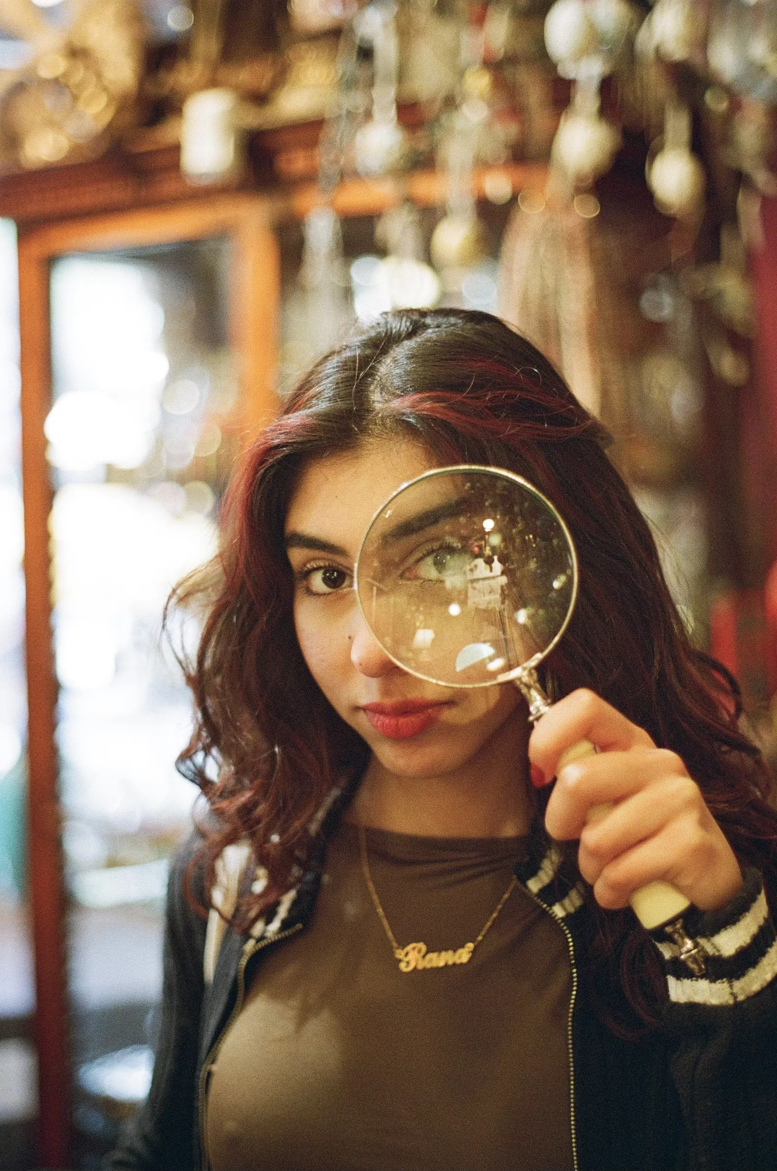 Rana Rastegari '26 looking through a magnifying glass