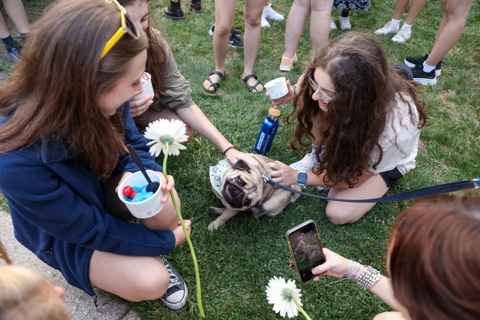 Presidential pups at New Student Desserts Event