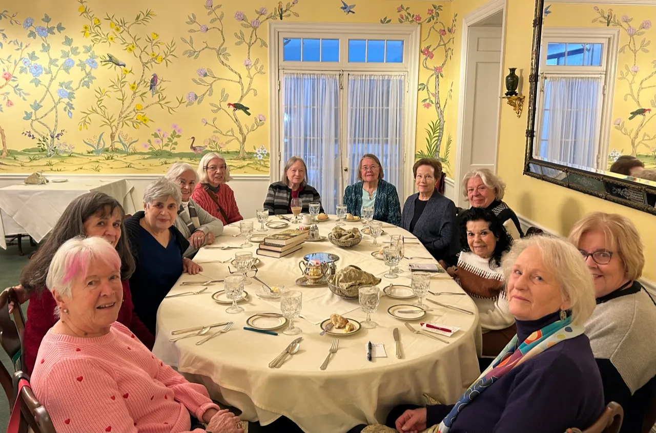 Polly Huntington Larson ’60 with her book club