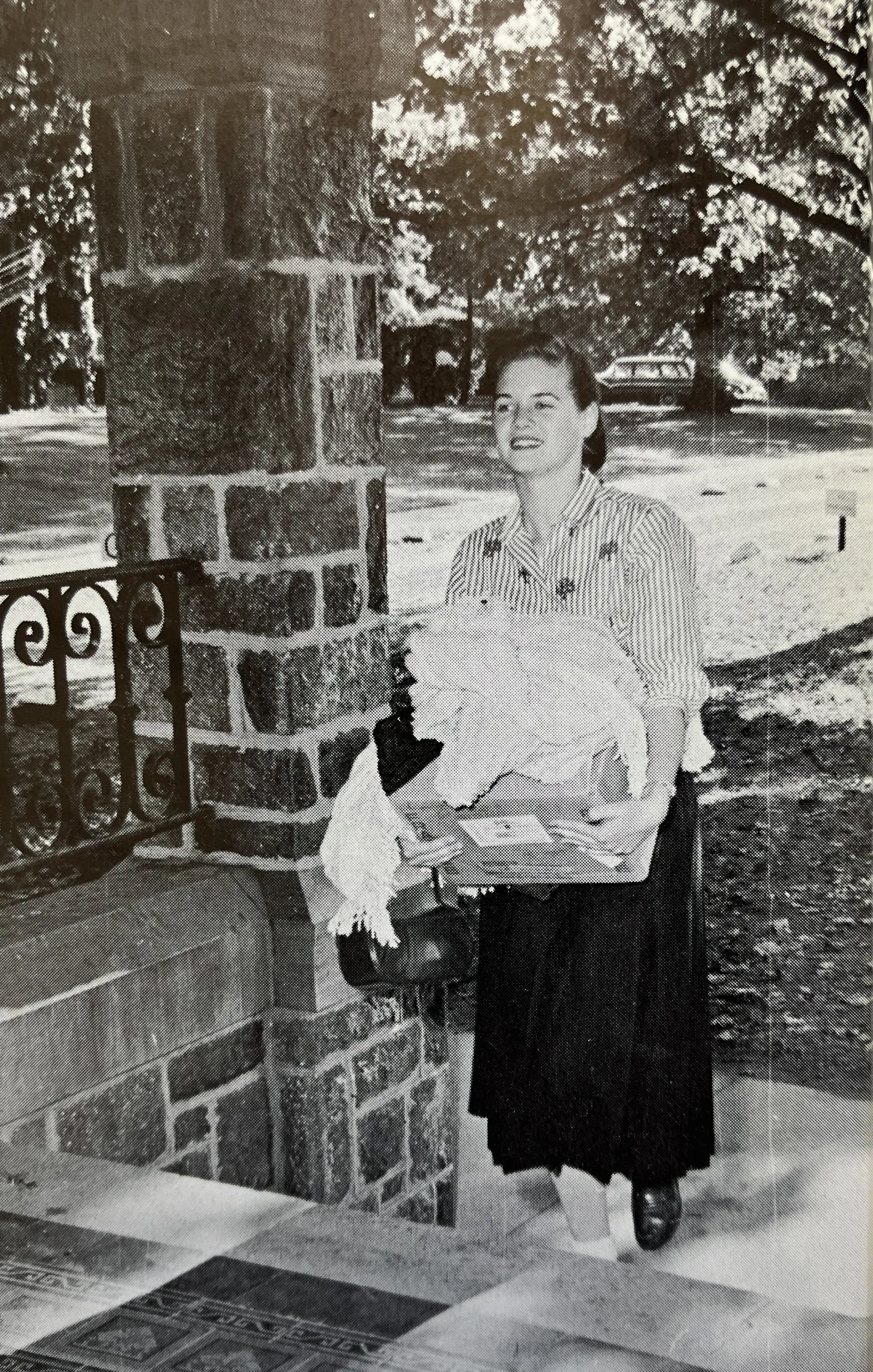 Marjorie Mosier ’58 moving into her dorm
